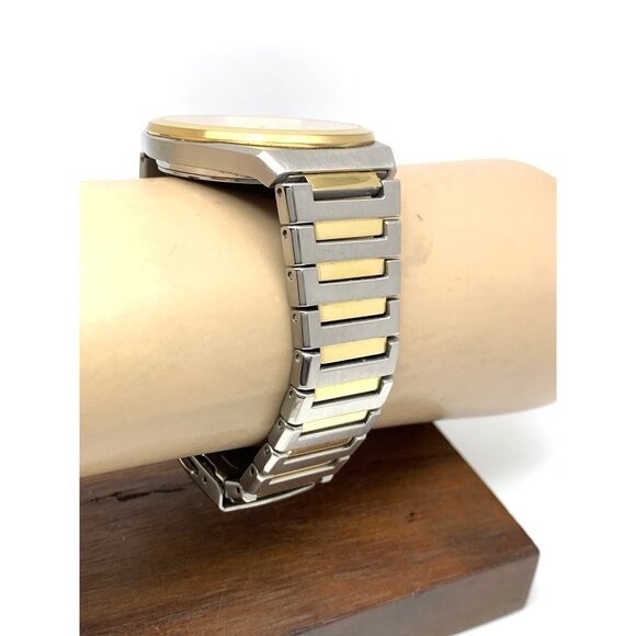 Seiko Men's Watch SUR558 Quartz Silver Dial Date Two Tone Stainless Steel 39mm - Picture 13 of 15